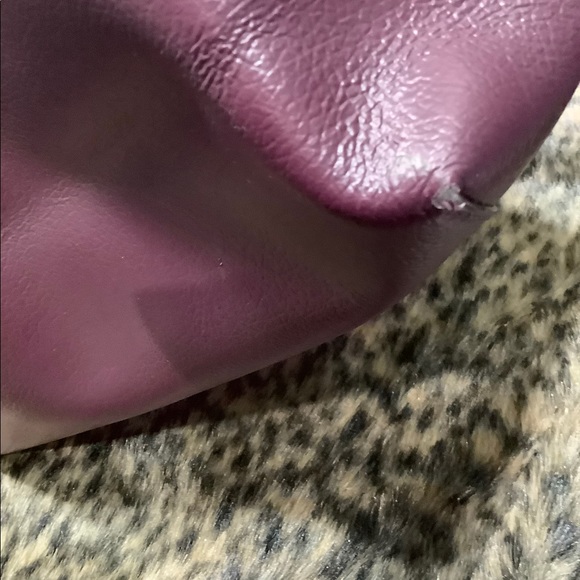 MICHAEL KORS LEATHER TOTE AND POUCH - Picture 7 of 11